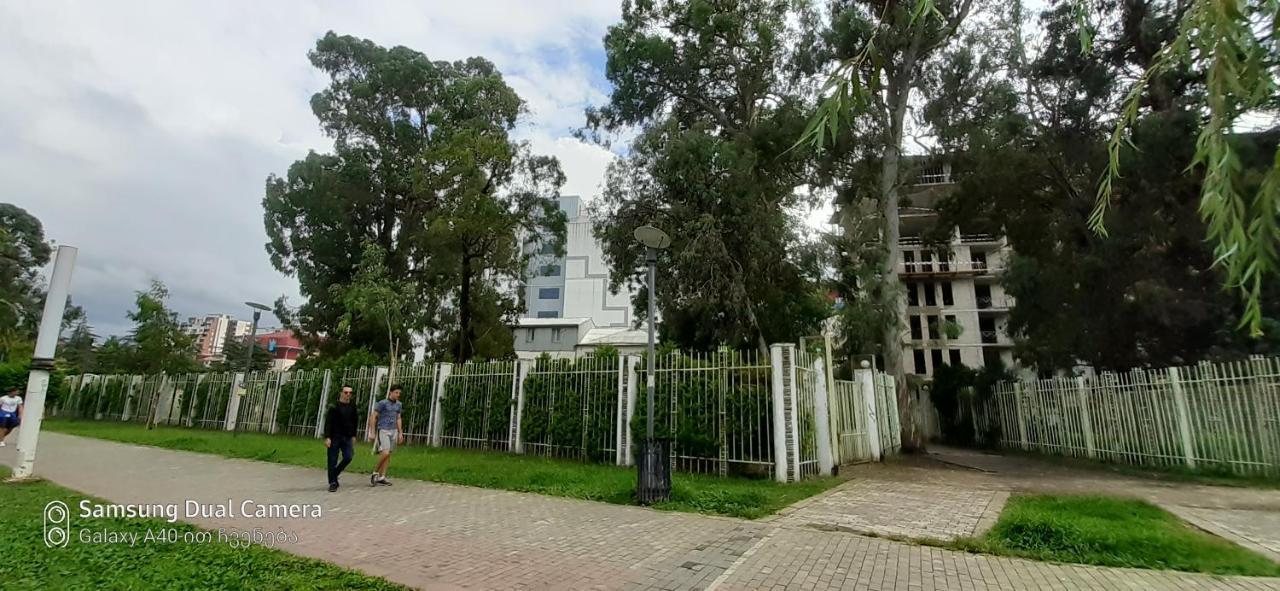 Parkside Apartament Appartamento Batumi Esterno foto