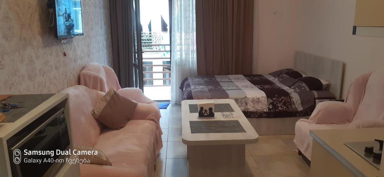 Parkside Apartament Appartamento Batumi Esterno foto
