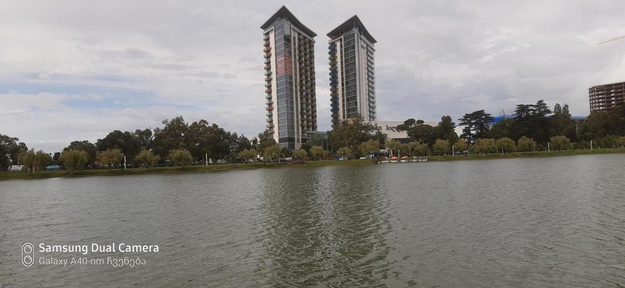 Parkside Apartament Appartamento Batumi Esterno foto